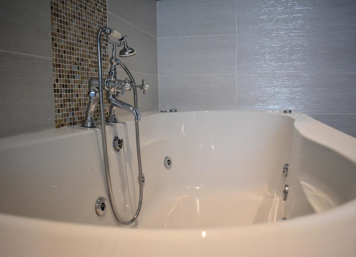 Отели типа «постель и завтрак» The Meadows B&B Мовилл